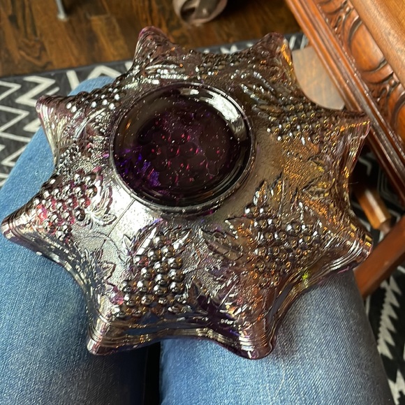 Beautiful IRIDESCENT Imperial Carnival Glass Bowl with Grapes & Leaves. - Picture 3 of 5